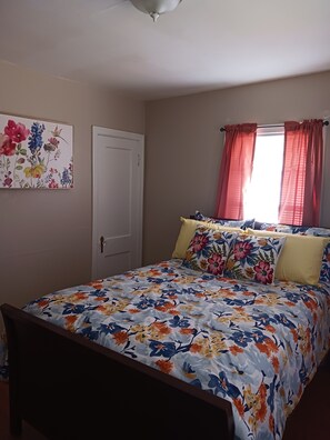 2 bedrooms, desk, iron/ironing board, free WiFi