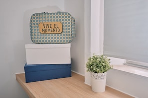Economy Single Room | Down duvets, individually decorated, individually furnished, desk - Dadá Coliving&Rooms (Santiago de Compostela)