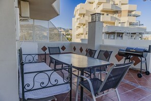 Outdoor dining - Benalbeach; Av. del Parque (Benalmádena)