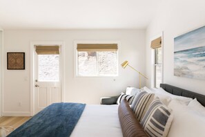 3 camere, una scrivania, ferro/asse da stiro, culla da viaggio