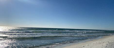 Una spiaggia nelle vicinanze, teli da spiaggia
