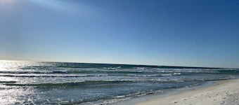 Brand New & Less than 400 ft from Beach. Pet Friendly!