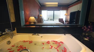 Deluxe Double or Twin Room | Bathroom | Hair dryer, bathrobes, towels, soap