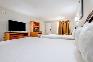 Quarto standard, 2 camas de casal, para não fumantes | Wi-Fi de cortesia, roupa de cama