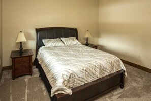 3 habitaciones, tabla de planchar con plancha, wifi y ropa de cama 