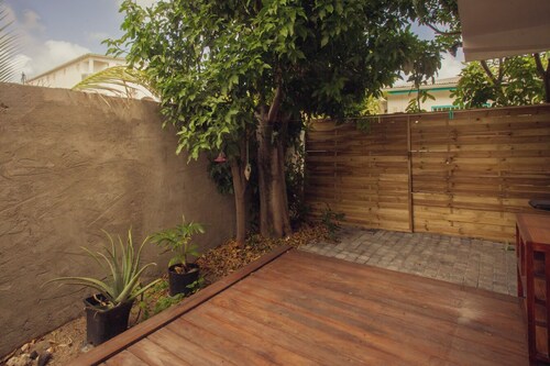 Fully equipped apartment, ideal for remote work, 50 steps from the ocean.