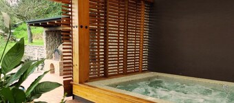 Charming villa with jacuzzi and turkish - 5 PAX - 15 min from the Historic Center.