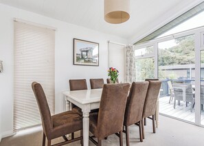 Dining - 4 bedroom accommodation in Mullion Cove, Helston (Mullion Cove, Helston)