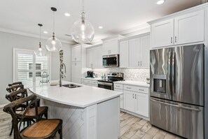 Fridge, microwave, oven, stovetop - 4BR Villa | Balcony w/Golf Course Views |Patio Hammock | Free Daily Activities | Beach Club|Pools (Pensacola)