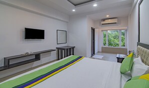 Deluxe Double Room - Treebo The Platinum Studio 50 (Barasat)