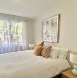 1 habitación, tabla de planchar con plancha, wifi y ropa de cama