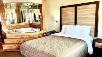Romantic Room | Desk, iron/ironing board, free WiFi, bed sheets