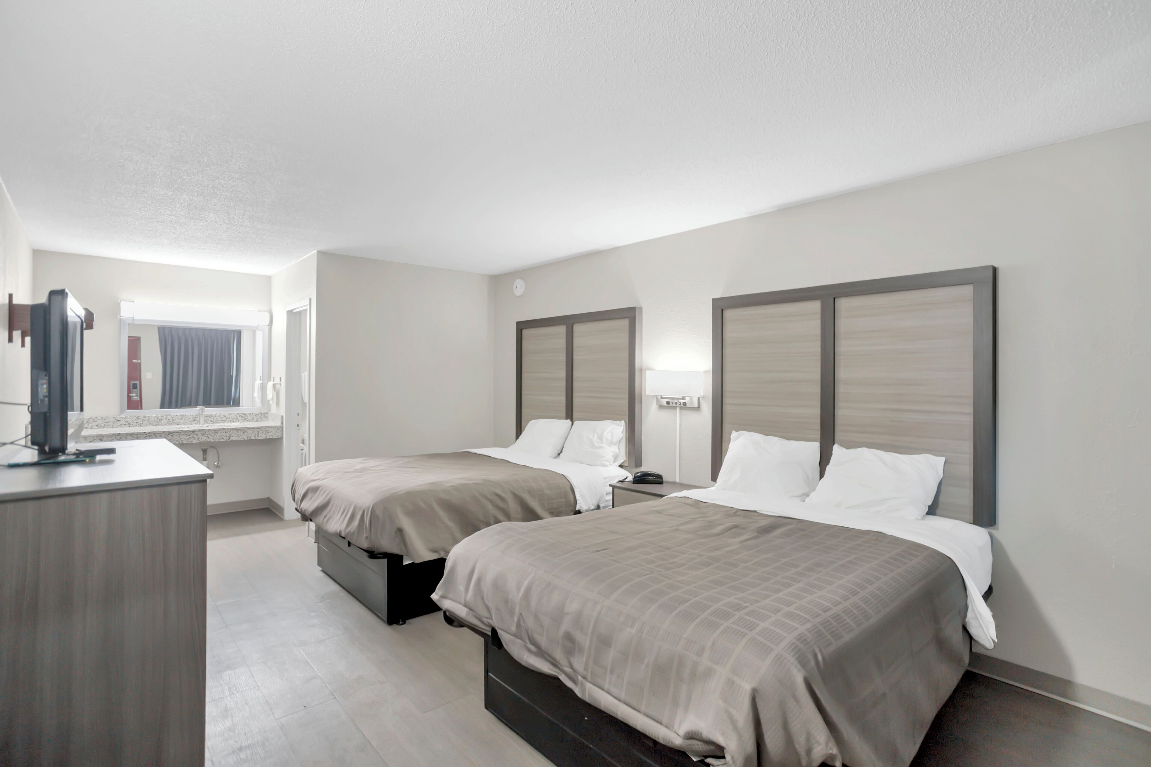 Habitación doble Confort, 2 camas Queen size | Escritorio y espacio para trabajar con laptop 