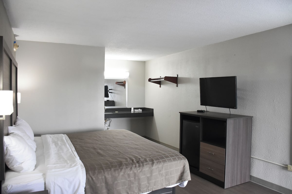 Escritorio y espacio para trabajar con laptop