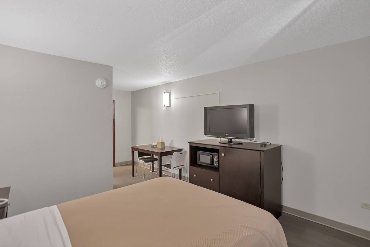 Comfort Single Room | Desk, laptop workspace, soundproofing, iron/ironing board (on request)