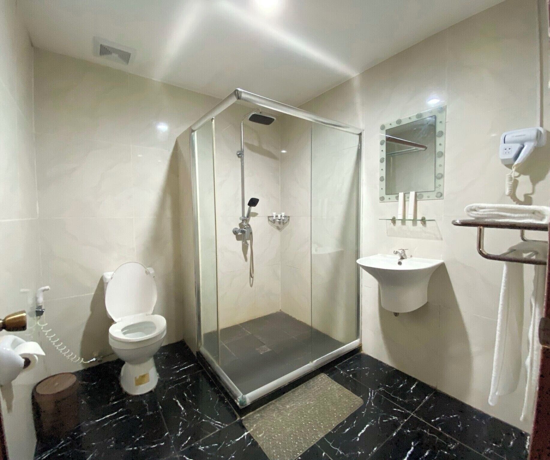 eco-friendly toiletries, slippers