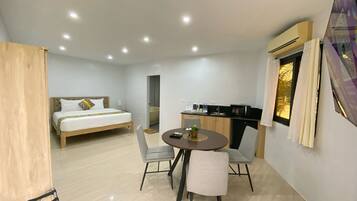 Luxury Στούντιο-Σουίτα, 1 King Κρεβάτι | Χρηματοκιβώτιο στο δωμάτιο, δωρεάν Wi-Fi, κλινοσκεπάσματα