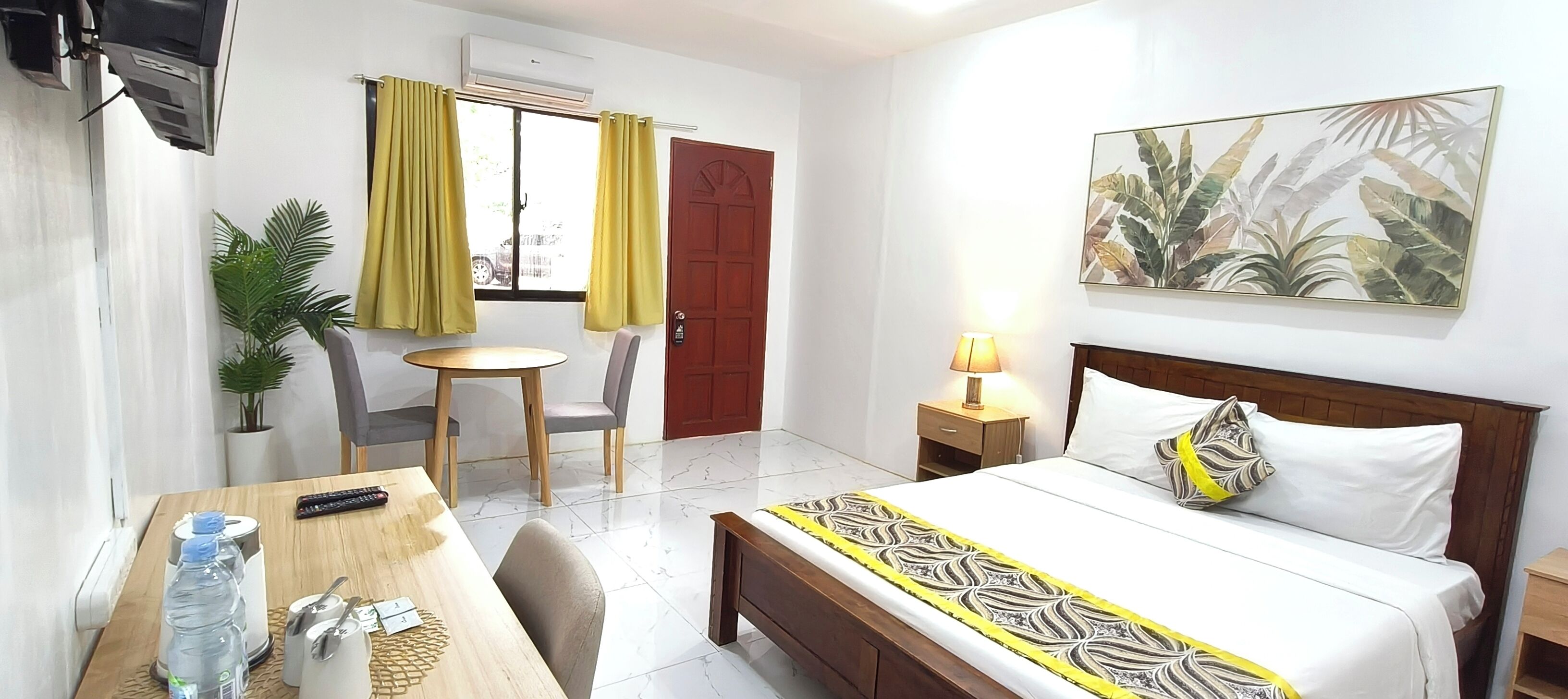 junior studio suite | 1 bedroom, in-room safe, free wifi, bed sheets