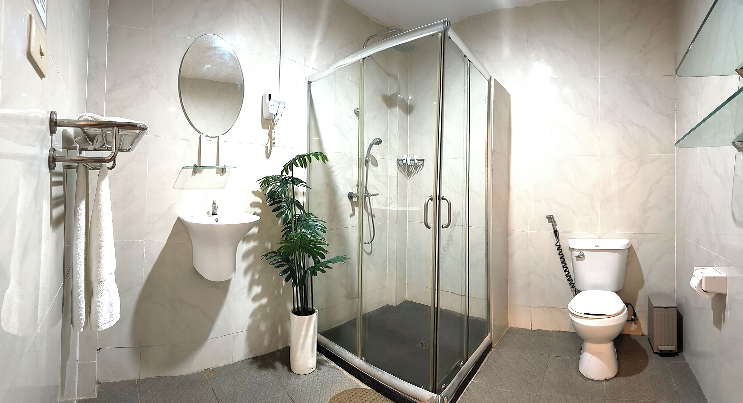 studio suite | bathroom | eco-friendly toiletries, slippers