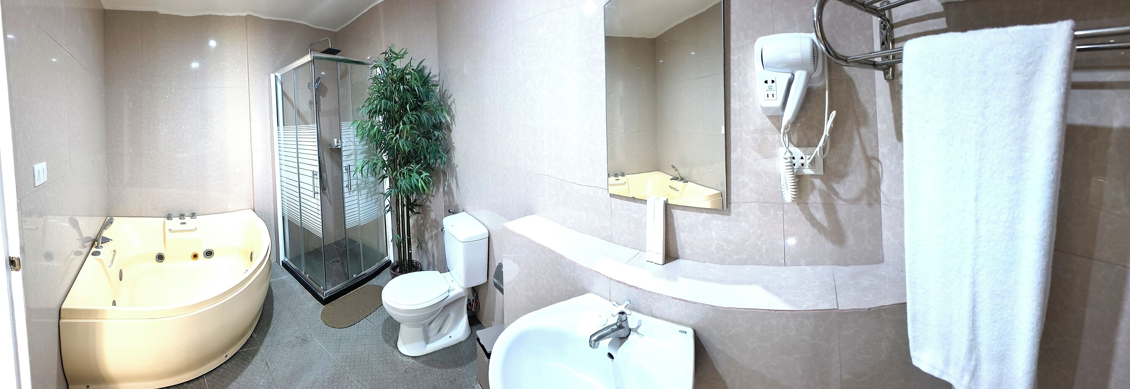 luxury studio suite, 1 king bed | bathroom | eco-friendly toiletries, slippers