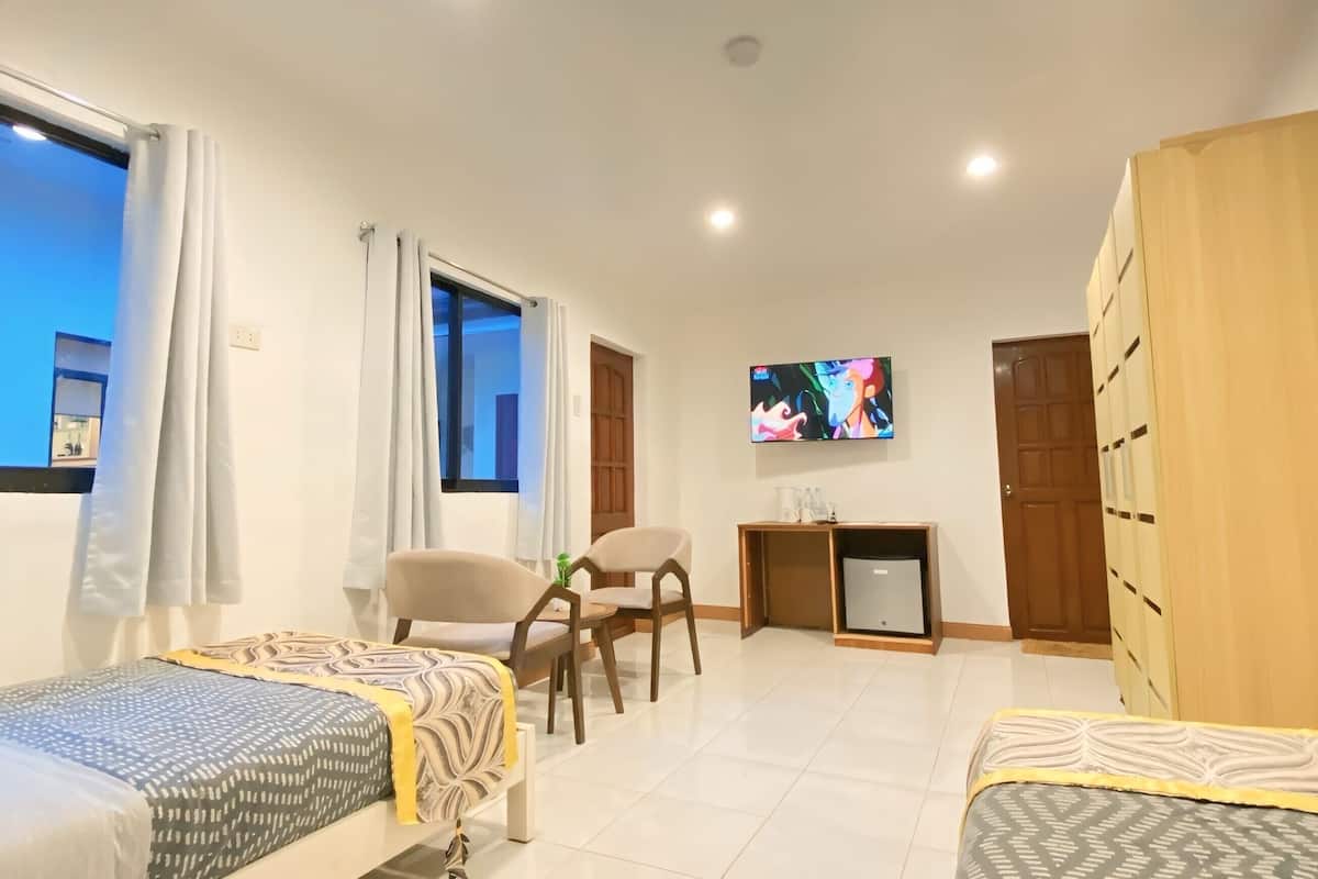 deluxe twin room, 2 single beds | 1 bedroom, in-room safe, free wifi, bed sheets