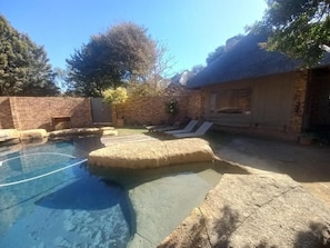 Outdoor pool, pool loungers - Khaya Africa Guesthouse and Spa (Midrand)