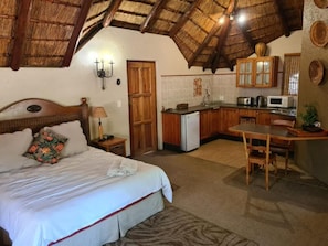 Individually decorated, individually furnished, desk, laptop workspace - Khaya Africa Guesthouse and Spa (Midrand)