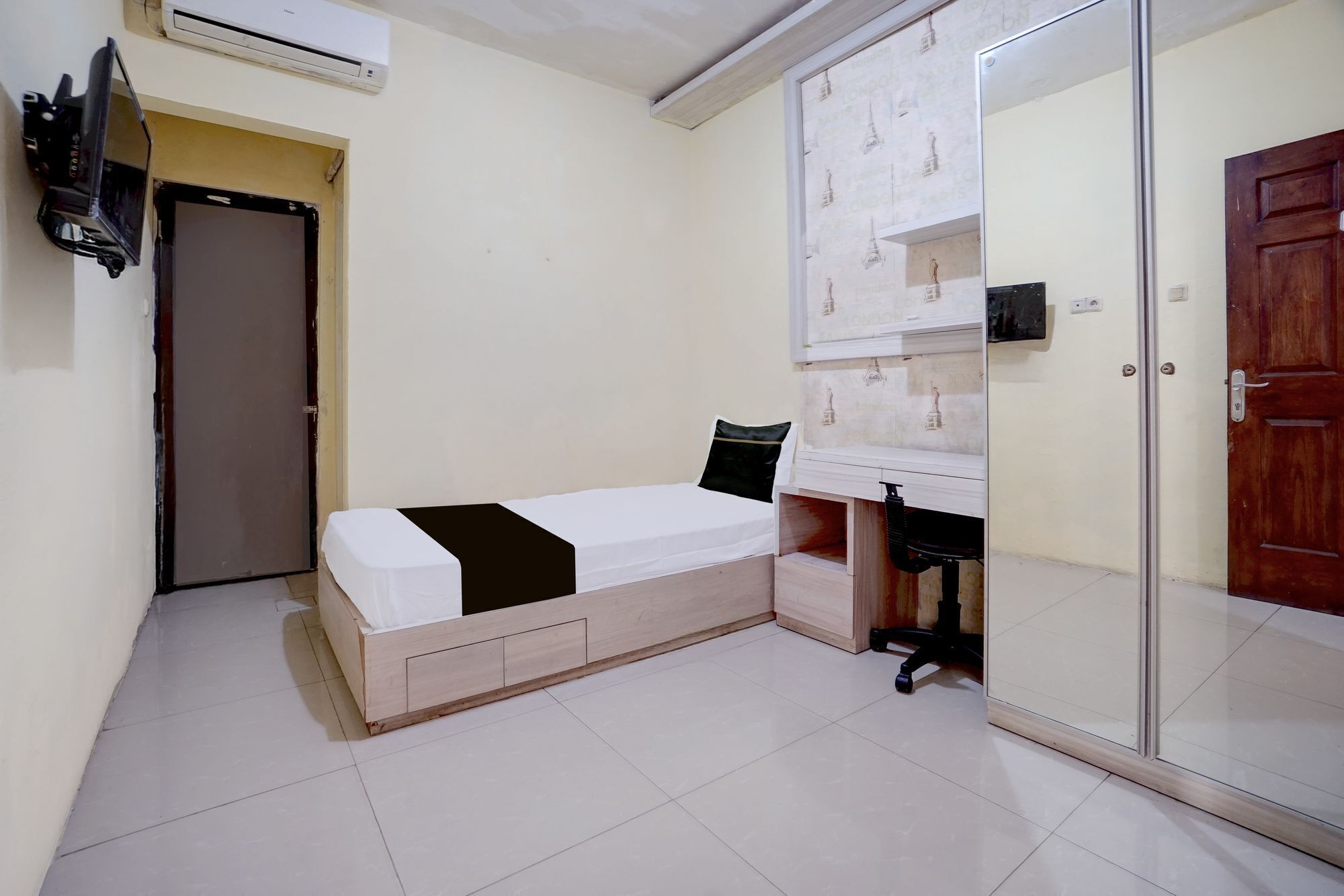 Kamar Single Deluks | Meja kerja, ruang kerja ramah laptop, kedap suara, dan Wi-Fi gratis