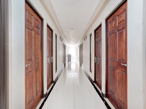 OYO Life 90606 Glass House Citraland Syariah