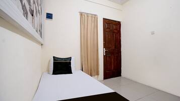 Standard Single Room | Desk, laptop workspace, soundproofing, free WiFi
