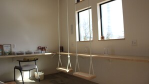 A room with a desk, chair, and two windows. - Matoi Hostel & Bar (Takasaki)