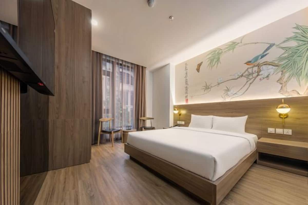 1 bedroom, premium bedding, down comforters, pillowtop beds