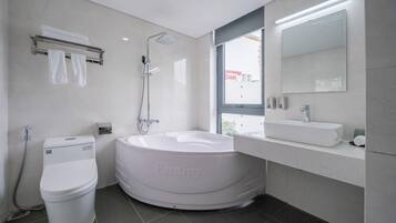 Bañera y ducha independientes, cabezal de ducha con hidromasaje