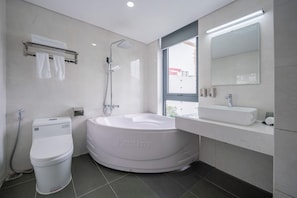 Superior Room | Bathroom