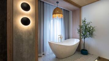 1 bedroom, premium bedding, down comforters, pillowtop beds