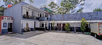 OYO 90405 Penginapan Sasti KuninganNearTaman Cirendang