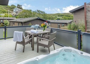 Outdoor dining - Mullion Premier Lodge (Mullion Cove, Helston)