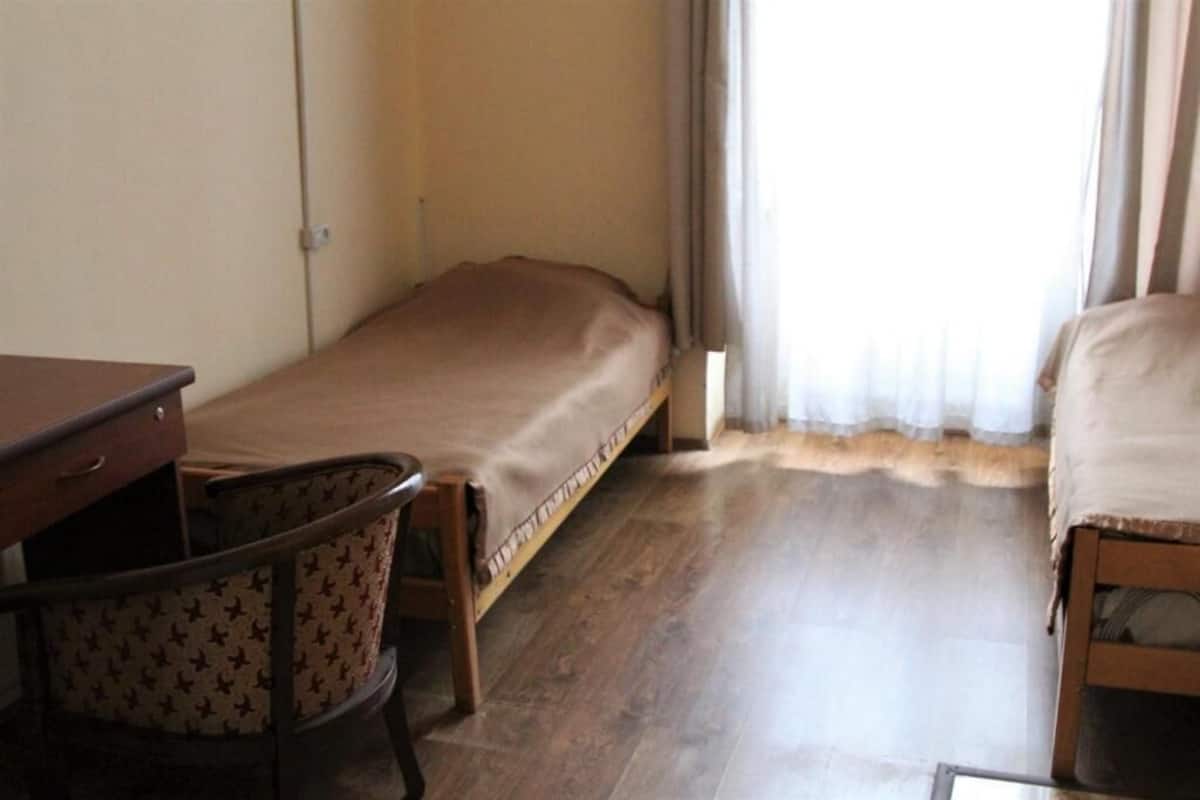 Habitación con 2 camas individuales | Wifi gratis y ropa de cama