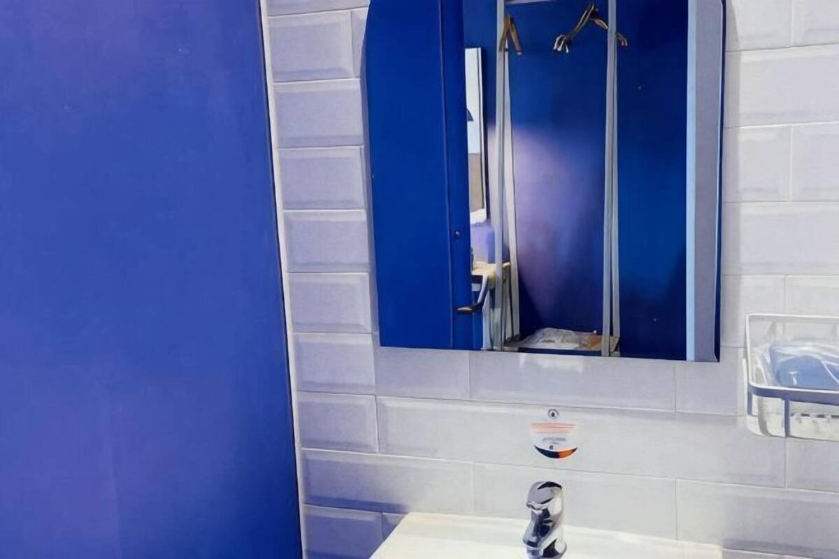 Baño | Ducha, zapatillas, toallas y jabón
