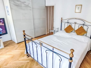 1 Schlafzimmer, Schreibtisch, Bügeleisen/Bügelbrett, WLAN