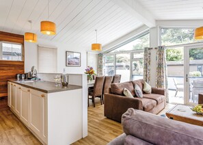 Living area - Gwithian Premier Lodge (Mullion Cove, Helston)