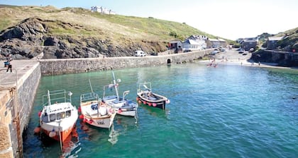 3 bedroom accommodation in Mullion Cove, Helston
