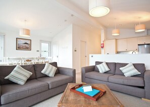 Unclassified image, 4 of 8, button - 3 bedroom accommodation in Mullion Cove, Helston (Mullion Cove, Helston)
