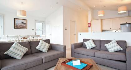 3 bedroom accommodation in Mullion Cove, Helston