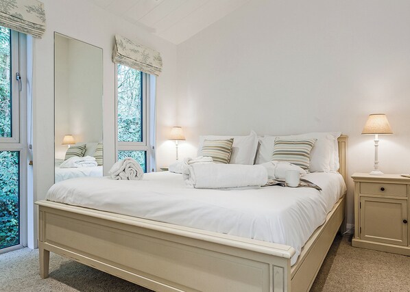 Unclassified image, 1 of 8, button - 3 bedroom accommodation in Mullion Cove, Helston (Mullion Cove, Helston)