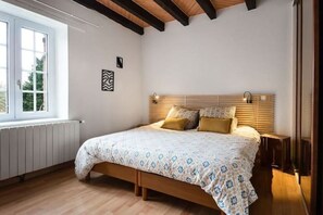 3 chambres, fer et planche à repasser, lit parapluie, Wi-Fi