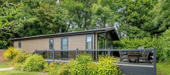 Marconi Premier Lodge