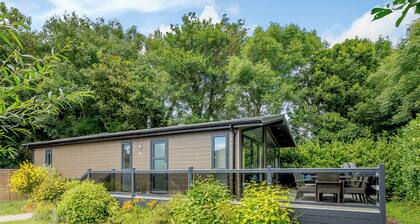 Marconi Premier Lodge