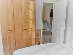 1 bedroom, travel crib - Cozy 4-Sleeper Apartment Near Beaches and Shops in Capbreton (Capbreton)