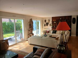 Living area - Charming house with swimming pool - Biarritz (quiet area, close to beaches) (Biarritz)